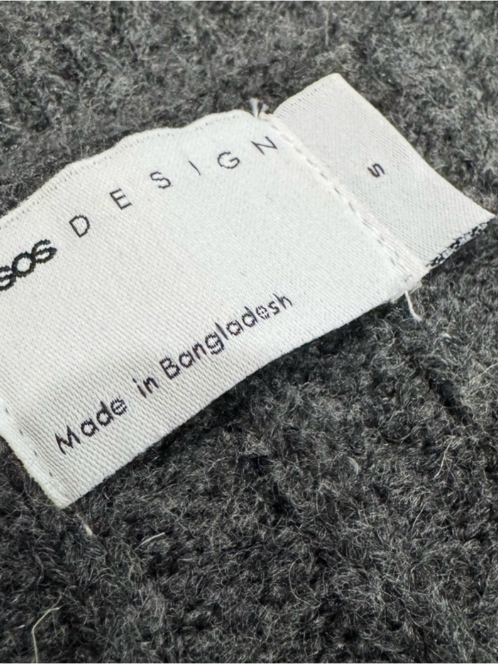 ASOS DESIGN Oversized Ribbed V Neck Sweater - Picture 2 of 3